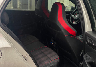 Подержанный автомобиль Volkswagen Golf GTI Hatchback 2021 года (11 фото)
