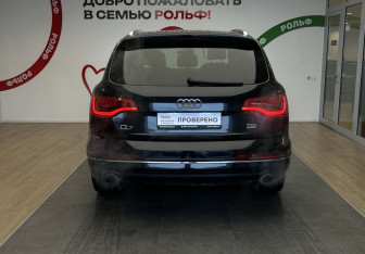 Подержанный автомобиль Audi Q7 2012 года (5 фото)