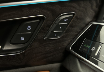 Подержанный автомобиль Audi Q8 2020 года (18 фото)