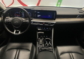Подержанный автомобиль Kia K5 2021 года (13 фото)