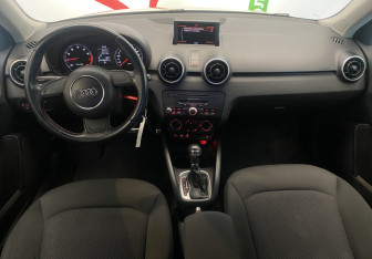 Подержанный автомобиль Audi A1 2014 года (9 фото)