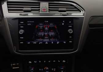 Подержанный автомобиль Volkswagen Tiguan 2020 года (19 фото)
