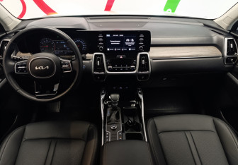 Подержанный автомобиль Kia Sorento 2022 года (12 фото)