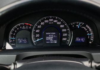 Подержанный автомобиль Toyota Camry Sedan 2013 года (16 фото)
