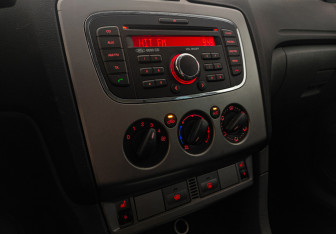 Подержанный автомобиль Ford Focus Hatchback 2010 года (11 фото)