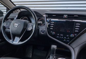 Подержанный автомобиль Toyota Camry Sedan 2018 года (14 фото)