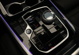 Подержанный автомобиль BMW X5 2025 года (21 фото)