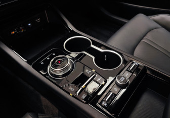 Подержанный автомобиль Kia K5 2025 года (11 фото)