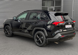 Подержанный автомобиль Toyota RAV4 2022 года (8 фото)
