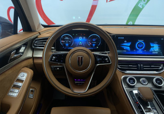 Подержанный автомобиль Hongqi H9 2024 года (16 фото)