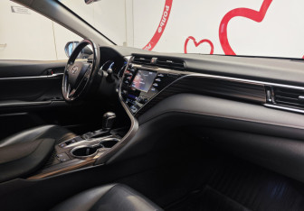 Подержанный автомобиль Toyota Camry Sedan 2018 года (16 фото)