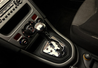 Подержанный автомобиль Peugeot 308 Hatchback 2008 года (14 фото)