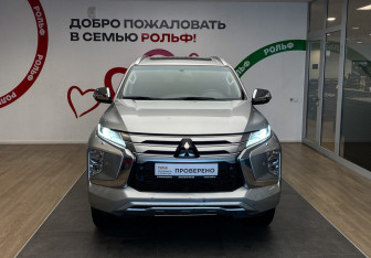Подержанный автомобиль Mitsubishi Montero Sport 2022 года (2 фото)