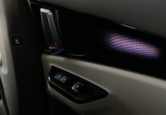 Подержанный автомобиль Kia Carnival 2021 года (12 фото)
