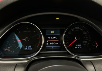 Подержанный автомобиль Audi Q7 2012 года (15 фото)