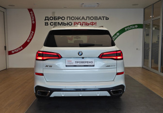Подержанный автомобиль BMW X5 2019 года (5 фото)