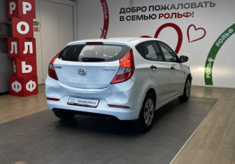 Подержанный автомобиль Hyundai Solaris Hatchback 2015 года (4 фото)