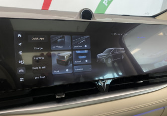 Подержанный автомобиль Voyah Dream 2023 года (20 фото)