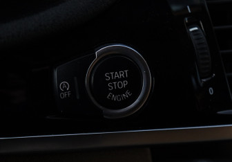 Подержанный автомобиль BMW X3 2015 года (22 фото)