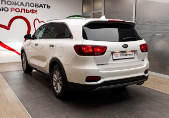 Подержанный автомобиль Kia Sorento 2019 года (6 фото)