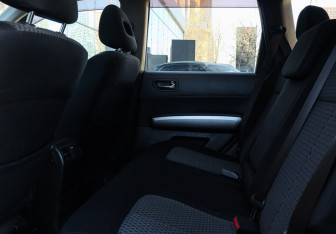 Подержанный автомобиль Nissan X-Trail 2008 года (8 фото)