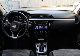 Подержанный автомобиль Kia Rio Sedan 2018 года (9 фото)