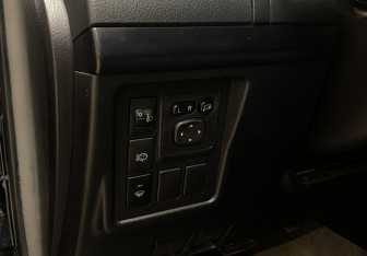 Подержанный автомобиль Toyota Land Cruiser Prado 2012 года (15 фото)