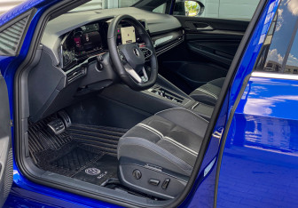 Подержанный автомобиль Volkswagen Golf Hatchback 2021 года (17 фото)