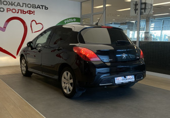 Подержанный автомобиль Peugeot 308 Hatchback 2011 года (6 фото)