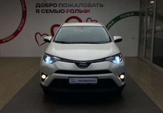 Подержанный автомобиль Toyota RAV4 2016 года (2 фото)
