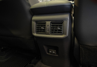 Подержанный автомобиль Toyota RAV4 2025 года (9 фото)