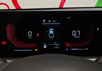 Подержанный автомобиль Kia K5 2025 года (14 фото)