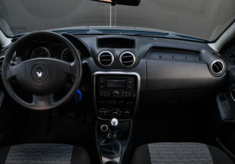 Подержанный автомобиль Renault Duster 2012 года (9 фото)