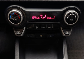 Подержанный автомобиль Kia Rio Hatchback 2021 года (20 фото)