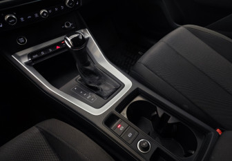 Подержанный автомобиль Audi Q3 2020 года (11 фото)