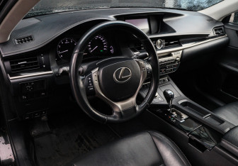 Подержанный автомобиль Lexus ES 2012 года (13 фото)