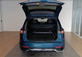 Подержанный автомобиль Geely Monjaro 2023 года (9 фото)