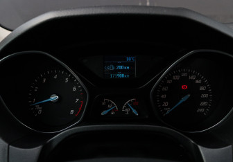 Подержанный автомобиль Ford Focus Hatchback 2015 года (18 фото)