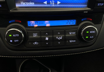 Подержанный автомобиль Toyota RAV4 2017 года (14 фото)