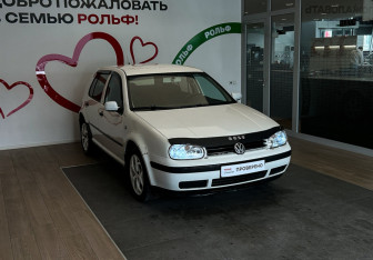Подержанный автомобиль Volkswagen Golf Hatchback 2002 года (3 фото)
