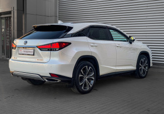 Подержанный автомобиль Lexus RX 2020 года (5 фото)