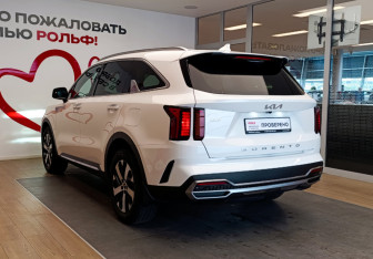 Подержанный автомобиль Kia Sorento 2022 года (6 фото)