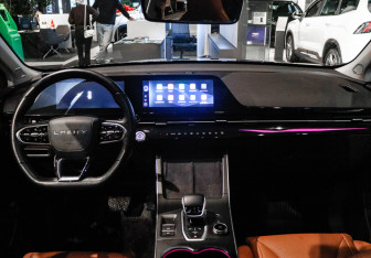 Подержанный автомобиль Omoda C5 2023 года (12 фото)