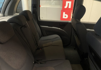 Подержанный автомобиль Hyundai Matrix 2006 года (11 фото)
