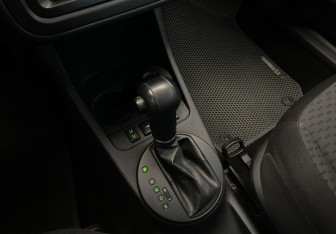 Подержанный автомобиль Skoda Fabia Hatchback 2011 года (12 фото)