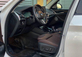 Подержанный автомобиль BMW X3 2024 года (17 фото)