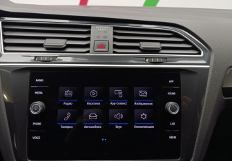 Подержанный автомобиль Volkswagen Tiguan 2020 года (18 фото)
