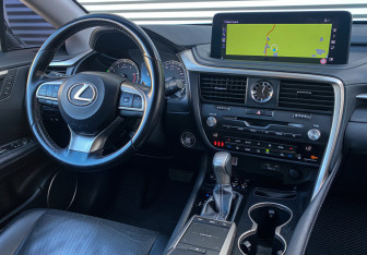 Подержанный автомобиль Lexus RX 2021 года (12 фото)