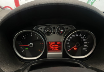 Подержанный автомобиль Ford Kuga 2010 года (13 фото)