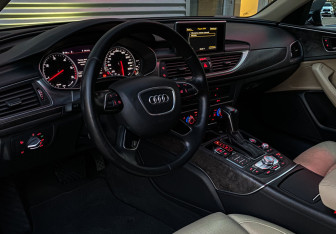 Подержанный автомобиль Audi A6 Sedan 2017 года (15 фото)